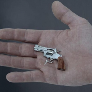 全球最小手枪曝光 长5.5厘米售价280万元