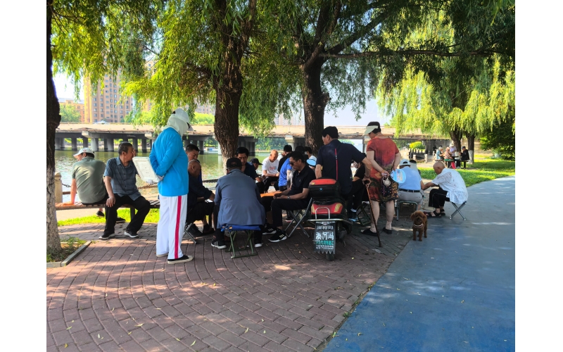 休闲娱乐的辽宁昌图老人们