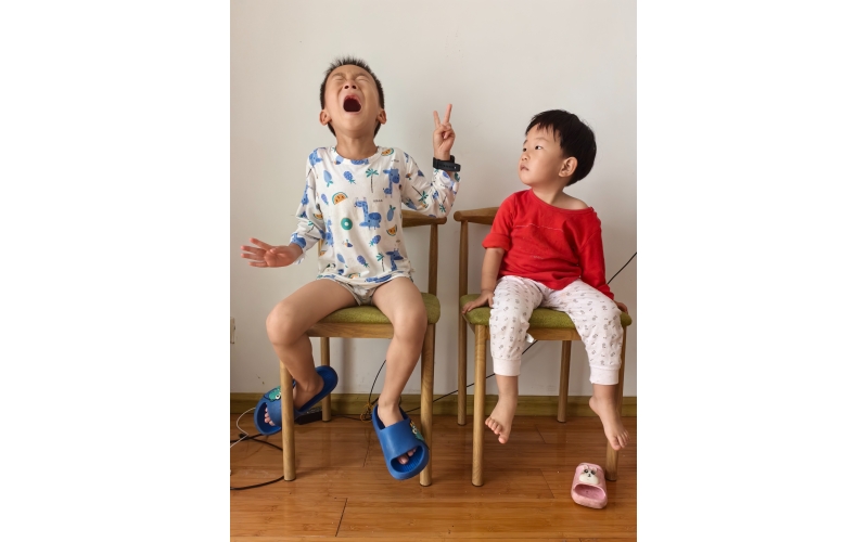 2024年2月4日 开心的笑哥俩 云南省西双版纳傣族自治州景洪市世纪金源望江苑14号楼2102室